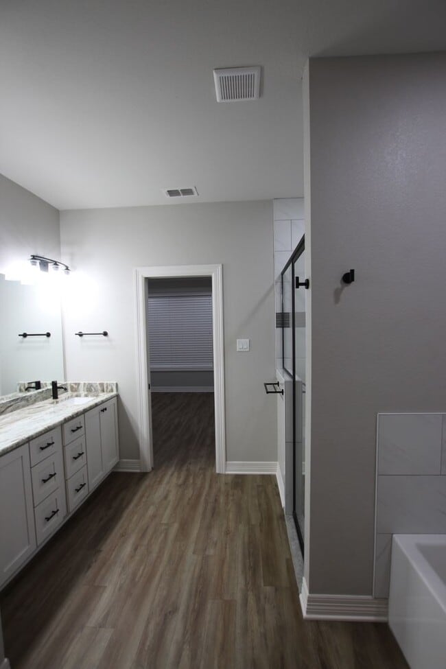 Building Photo - Stunning 3 bedroom 2 bath rental in Whitehouse! – A Must-See!