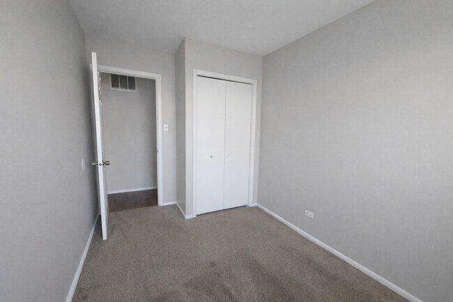 Building Photo - 25151 W Lincoln Dr