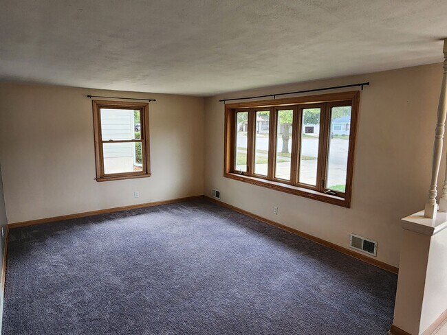 Building Photo - 4021 Harding Rd