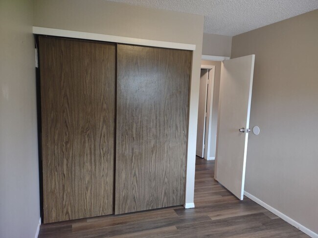 Building Photo - ALL PROSPECTIVE TENANTS MUST SUBMIT A $58 NON-REFUNDABLE APPLICATION FEE PER APPLICANT ONLINE AND...