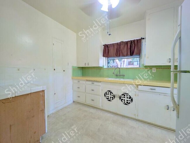 Building Photo - 2 Bedroom 1 Bath and 2 Massive Yard in North San Bernardino