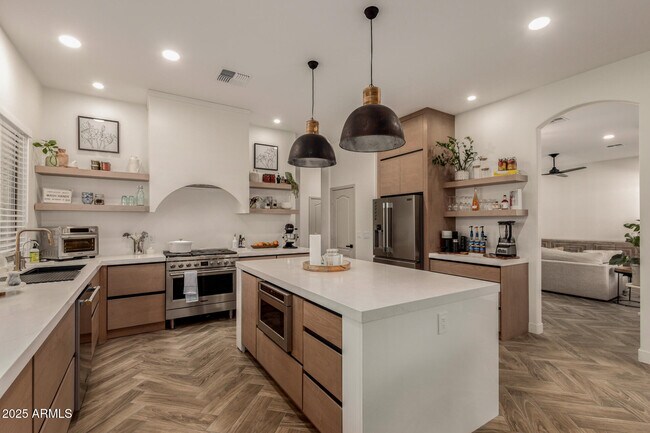 Building Photo - 10502 E Posada Ave