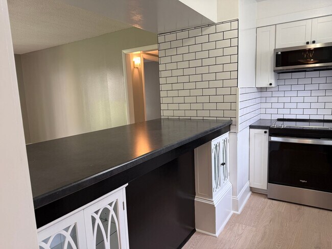 Building Photo - Forest Acres