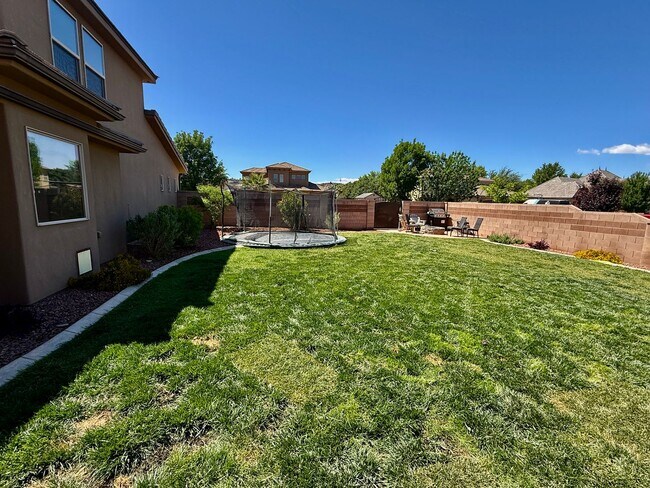 Building Photo - Six-Bedroom Home Includes Casita and RV Parking