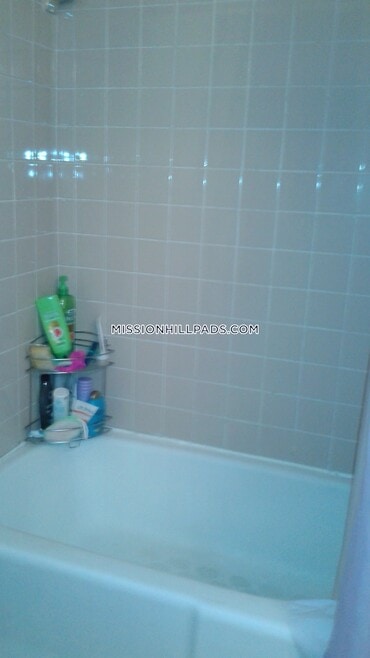 Building Photo - 40 Hillside St