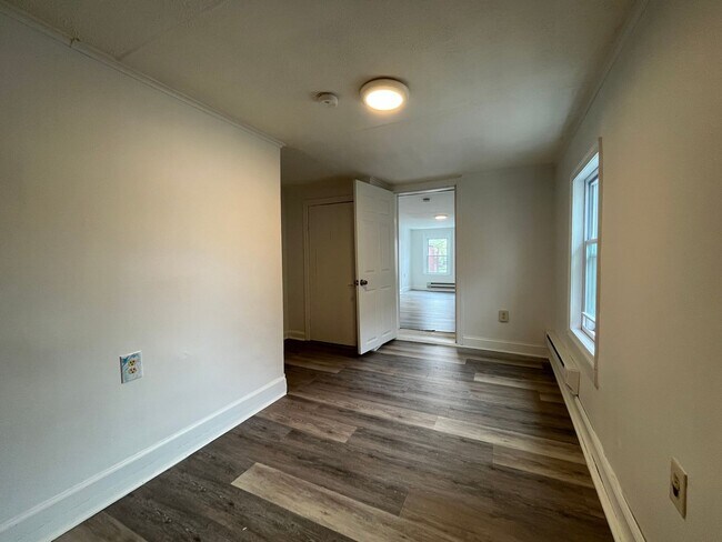 Building Photo - 568 S Main St