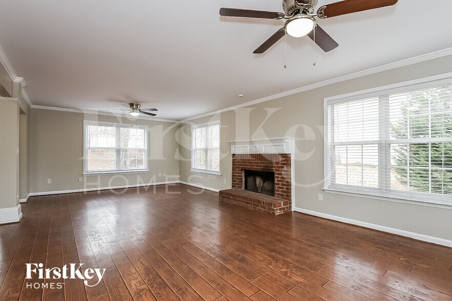 Building Photo - 1069 Thornwood Dr