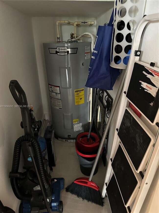 Building Photo - 8548 SW 166th Pl