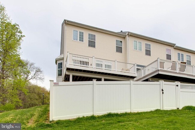 Building Photo - 7599 Taunton Ct