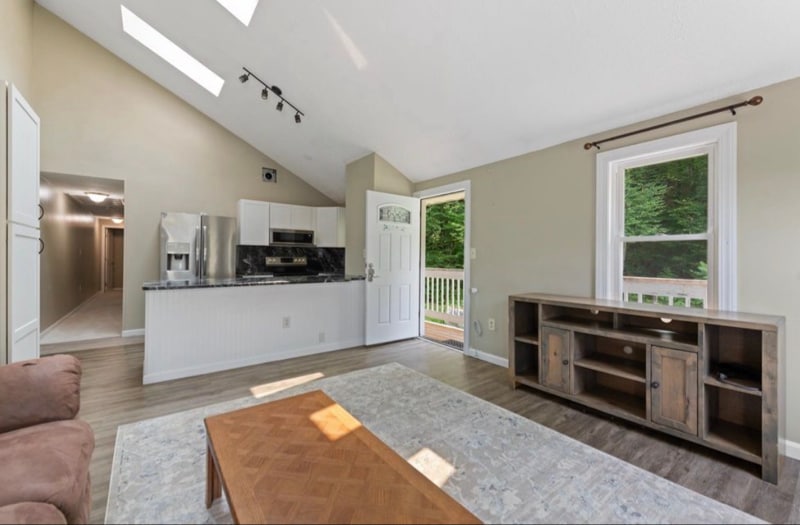 Building Photo - 33 village plaza Rd