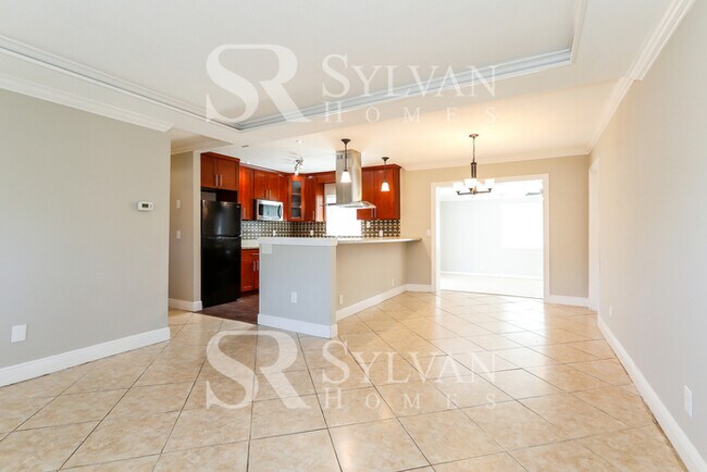 Building Photo - Feel right at home in this charming 3 bedroom, 2 bathroom home