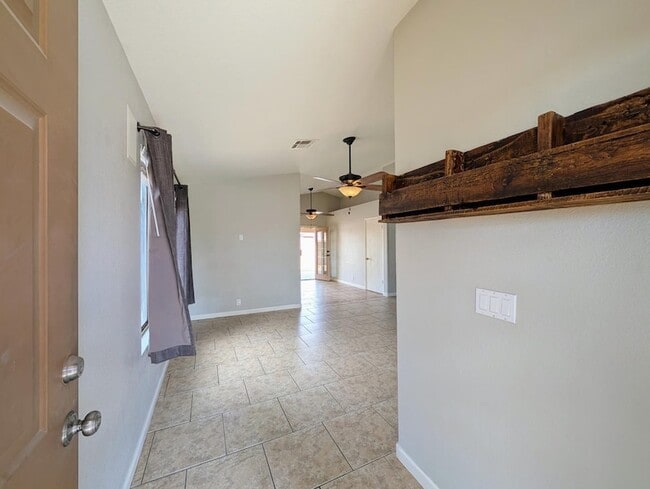 Building Photo - 15746 W Elm St