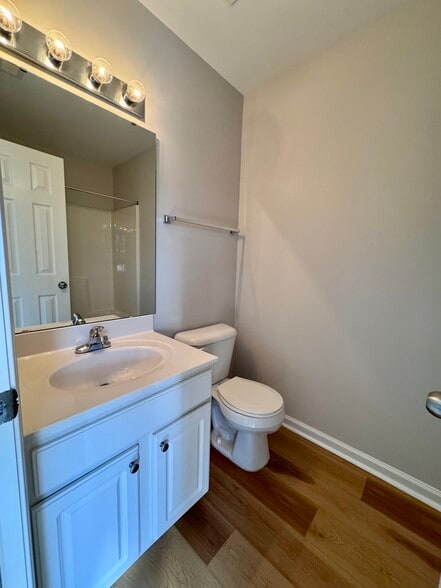 2nd bath - 1106 Bungalow Park Dr