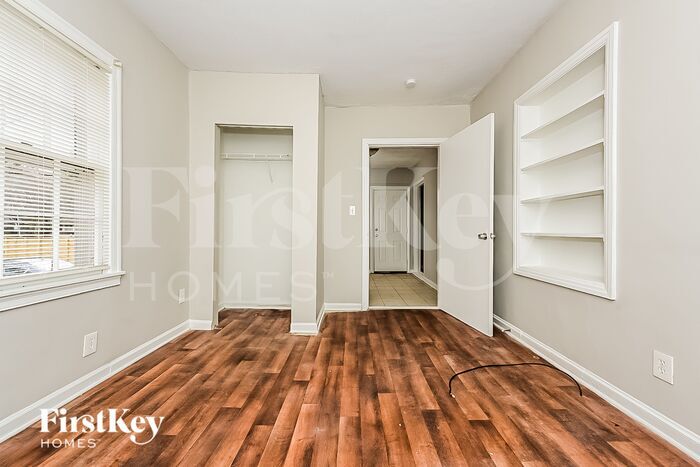 Building Photo - 1564 Columbia Dr