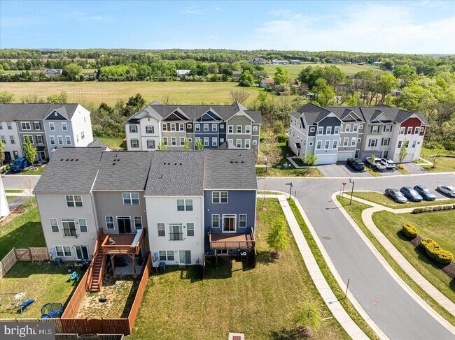 Building Photo - 109 Splendor Gdn Wy