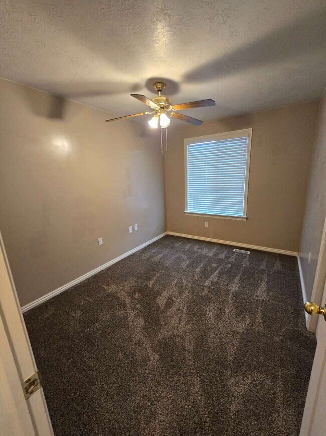Building Photo - Spacious 5-Bedroom West Valley City Home w...