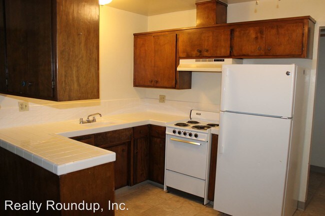 Building Photo - 1707 W Swain
