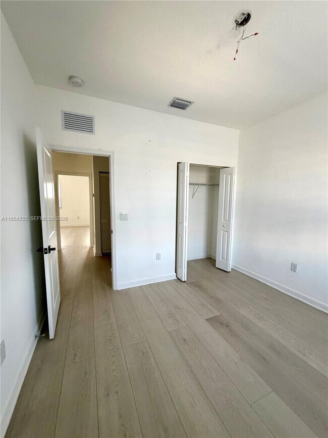 Building Photo - 405 NE 208th Terrace