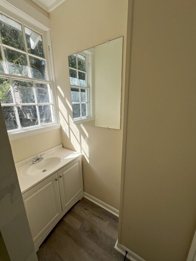 Building Photo - Charming 3-Bedroom Home Near Baton Rouge General Hospital!