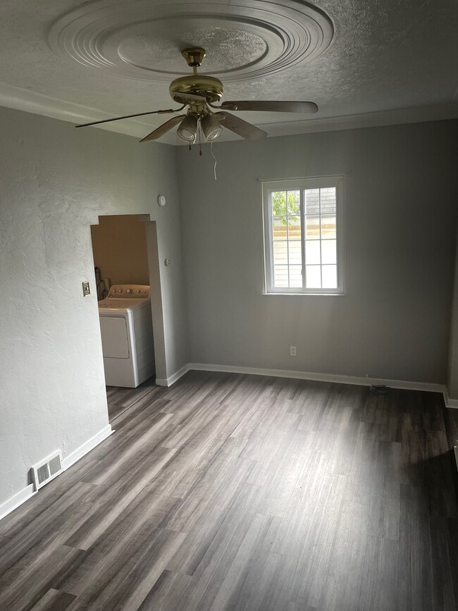 Building Photo - 746 Church St Ext