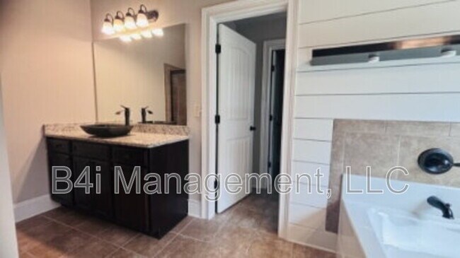 Building Photo - 3025 Bridgehaven Ct