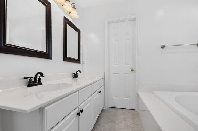 Building Photo - Spacious 4BD/2.5BA Home in Winding Creek!
