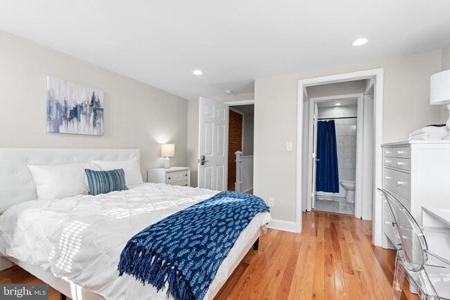 Building Photo - 2219 E Chase St