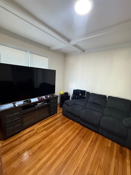 Building Photo - 57 Irving St