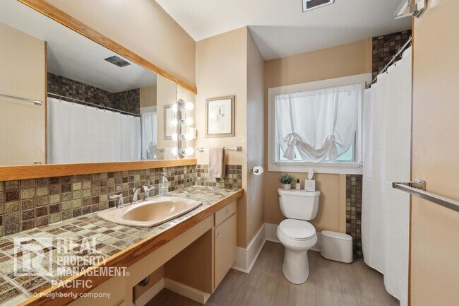 Building Photo - Beautiful North Berkeley Craftsman with Bay View