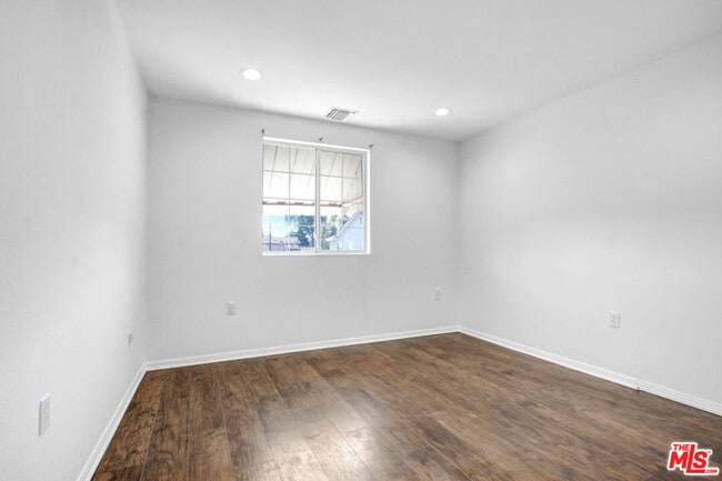 Building Photo - 1402 Hollister St