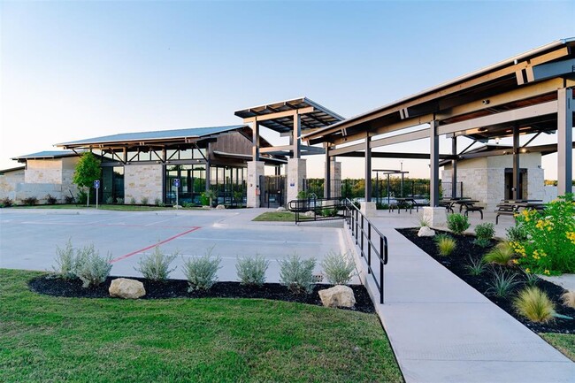 Building Photo - 2437 Burberry Ln