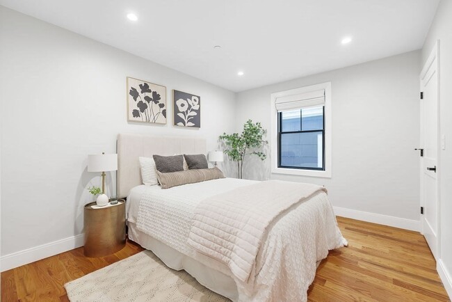 Building Photo - 113-115 Falcon St