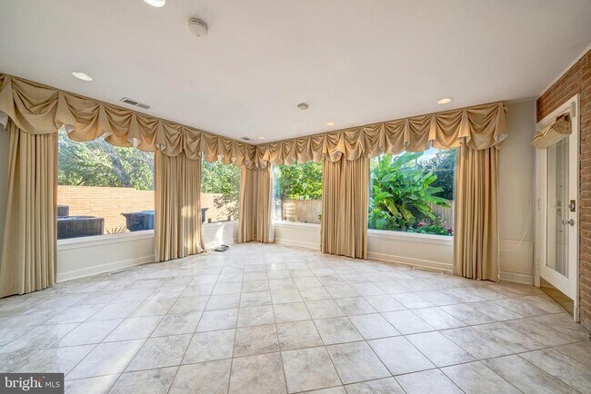 Building Photo - 6209 Stoneham Ln