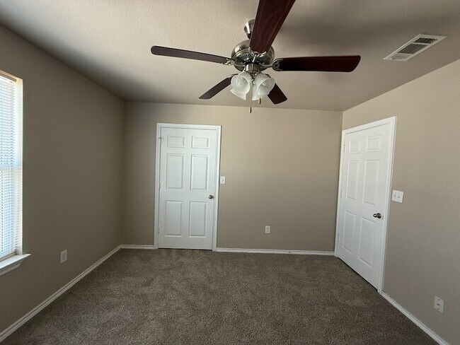 Building Photo - 704 E College St