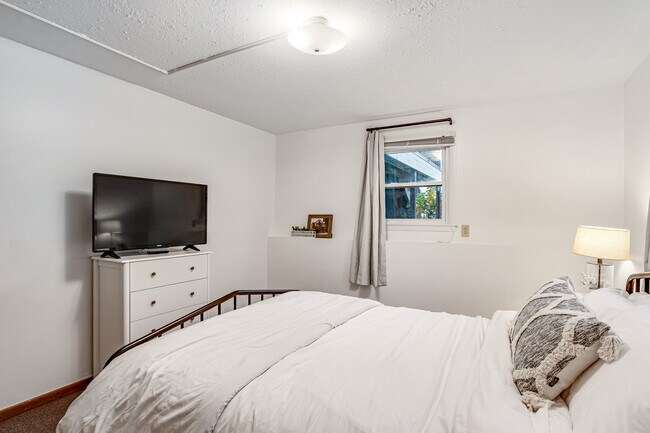 Building Photo - 13 James Ave