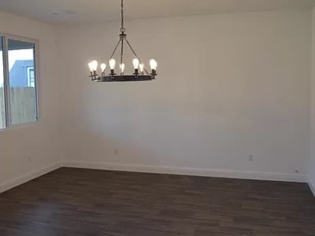 Building Photo - 2402 Urdaneta Way