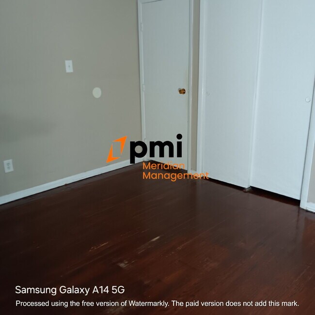 Building Photo - Headline Cozy 2-Bedroom Duplex in the Heart of Indianapolis - Ideal Rental Opportunity!