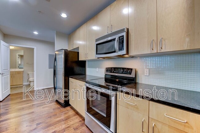 Building Photo - 5925 Almeda Rd