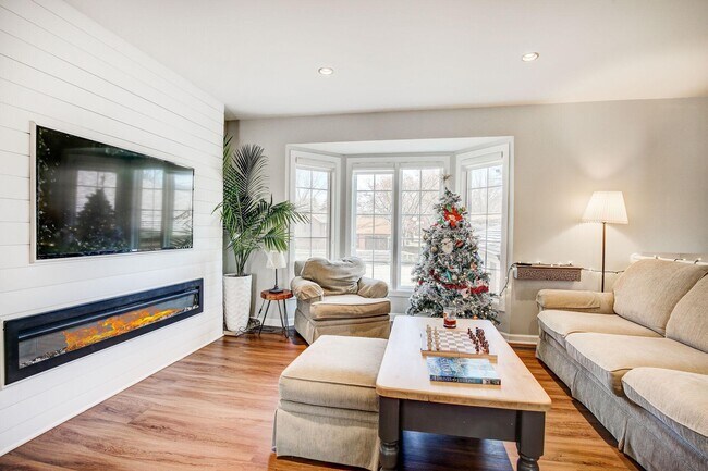 Building Photo - 1153 Fernwood Ct