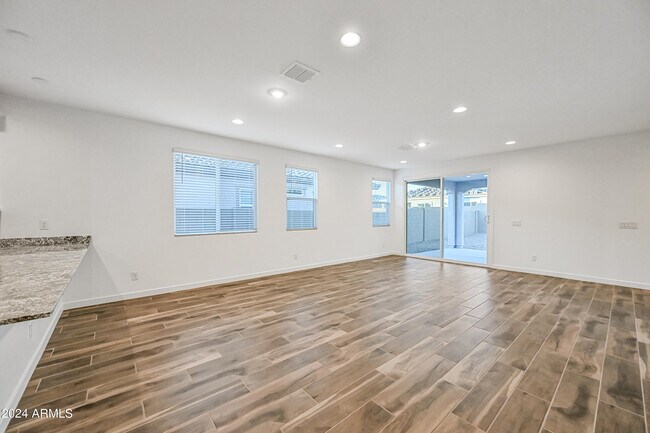 Building Photo - 7574 W Jackrabbit Ln