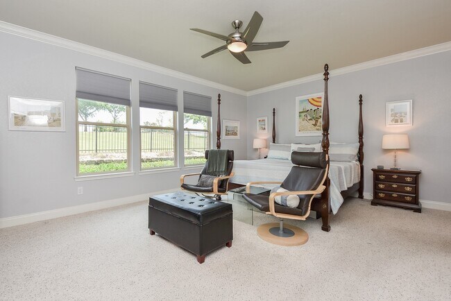 Building Photo - 1111 Majestic Oak