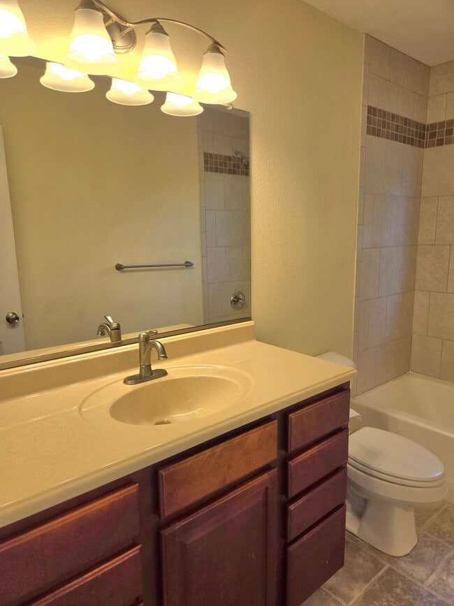 Building Photo - Beautiful Move-In Ready Single Family Home!