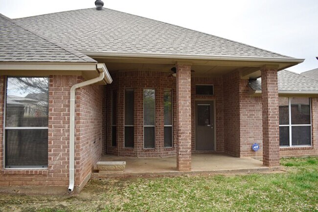 Building Photo - Spacious 3-2-2 with Study in North Richlan...