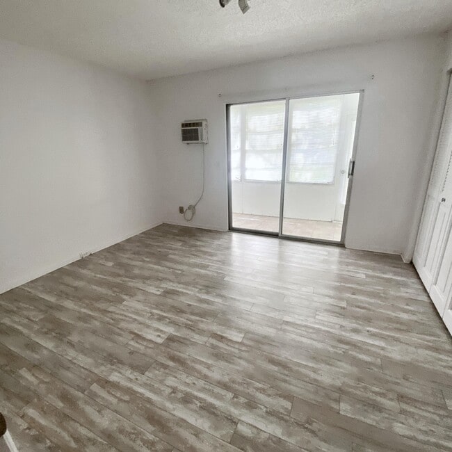 Building Photo - 286 Tilford N