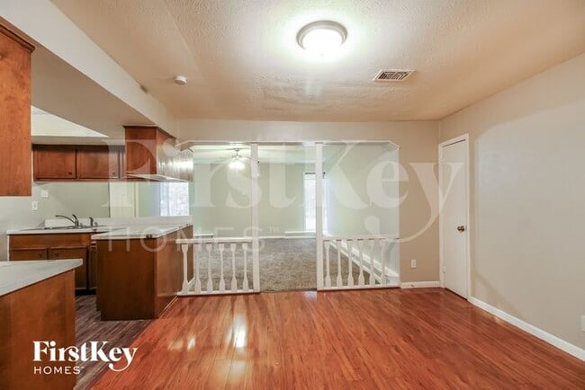 Building Photo - 4415 Akard St