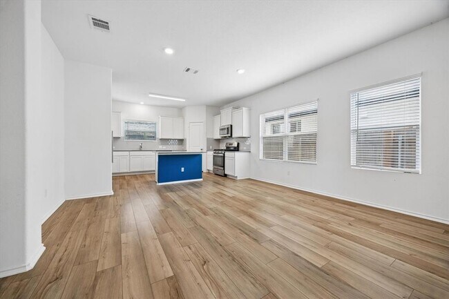 Building Photo - 8008 Purple Aster Pass