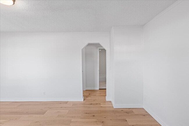 Building Photo - Newly renovated 2bed 2bath for rent!