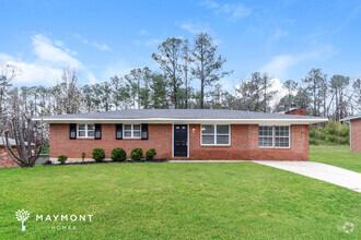 Building Photo - Classic Brick Home with Large Backyard