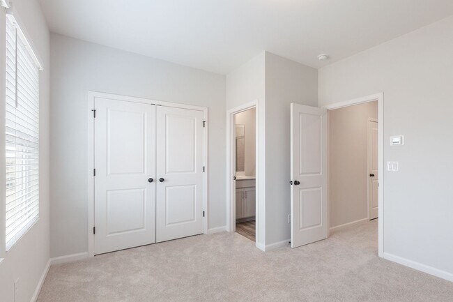 Building Photo - One Month Free Move In Special! Beautiful Grant Park Townhome Directly on the Atlanta BeltLine w/...