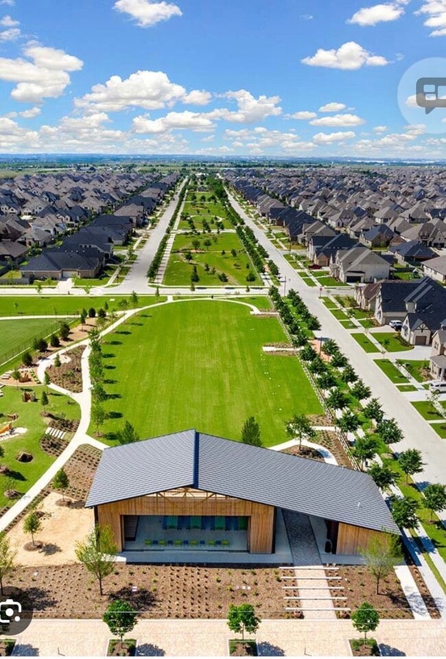 Building Photo - 1310 Sunflower Ave